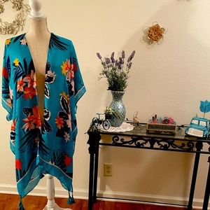 New Boutique Tropical Floral Print Kimono